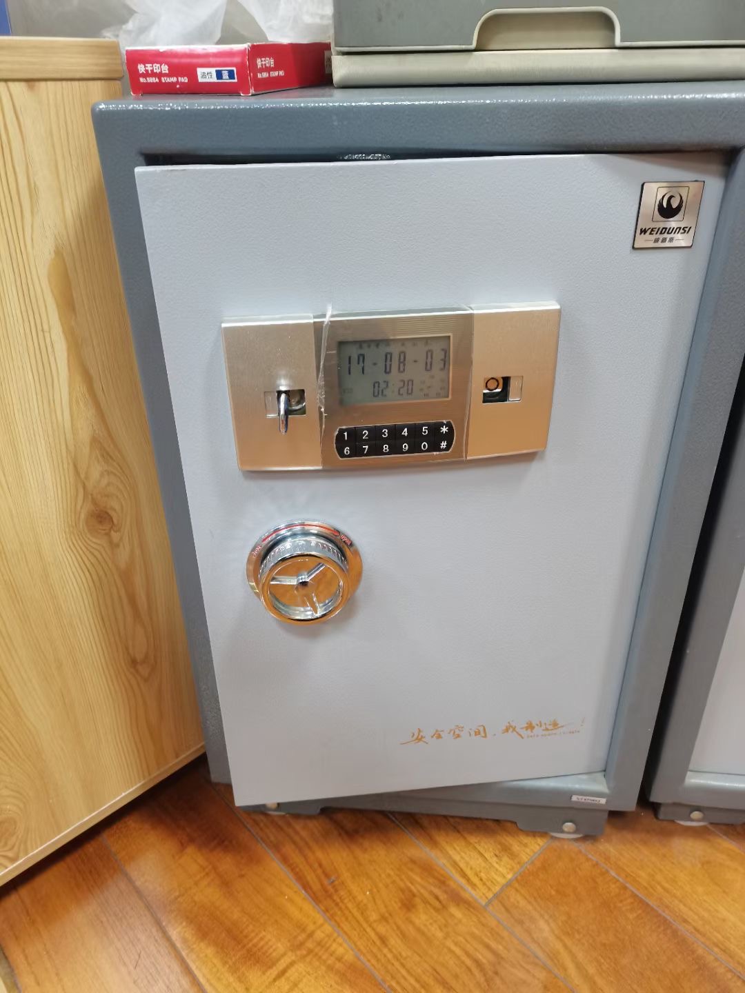 济南鑫锁开锁有限公司|公安备案工商注册|济南开锁换锁智能锁【距您560米】18888335500|0531-88909090|济南开锁公司电话|济南换锁公司电话|济南修锁公司电话|济南智能锁|济南密码锁|济南上门开锁|济南附近开锁公司|济南备案开锁公司|泉城开锁公司|济南24小时开锁服务|济南保险柜开锁|济南保险柜维修|